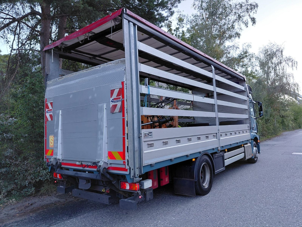 Mercedes-Benz Actros 1836 4x2, E6, Ladebordwand, Fahrschule - شاحنة ستارة: صورة 4 Mercedes-Benz Actros 1836 4x2, E6, Ladebordwand, Fahrschule - شاحنة ستارة: صورة 4