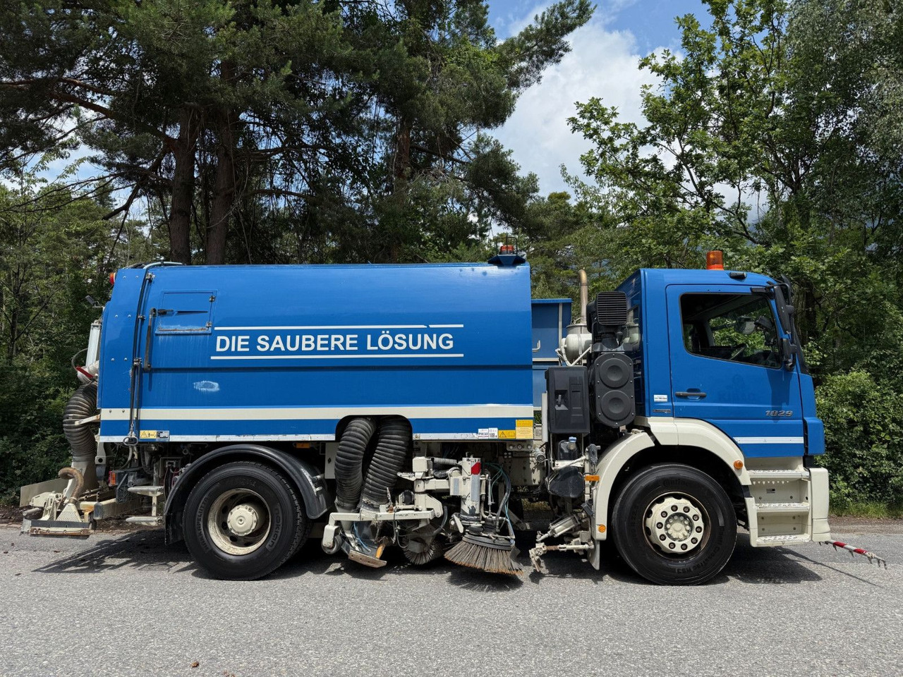 Mercedes-Benz Axor 1829 4x2, E5, EPS, RHD, Faun Kehrmaschine - سياره كنس شوارع: صورة 5 Mercedes-Benz Axor 1829 4x2, E5, EPS, RHD, Faun Kehrmaschine - سياره كنس شوارع: صورة 5