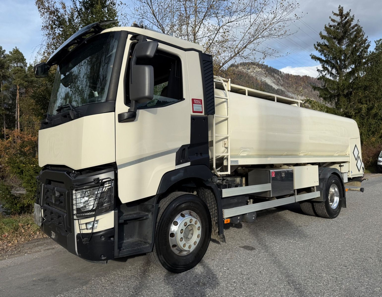 Renault C460 4x2, Euro 6,ADR,Diesel Benzin,Rohr Anhaeger Renault C460 4x2, Euro 6c, ADR, Diesel Benzin - شاحنة صهريج: صورة 1 Renault C460 4x2, Euro 6,ADR,Diesel Benzin,Rohr Anhaeger Renault C460 4x2, Euro 6c, ADR, Diesel Benzin - شاحنة صهريج: صورة 1