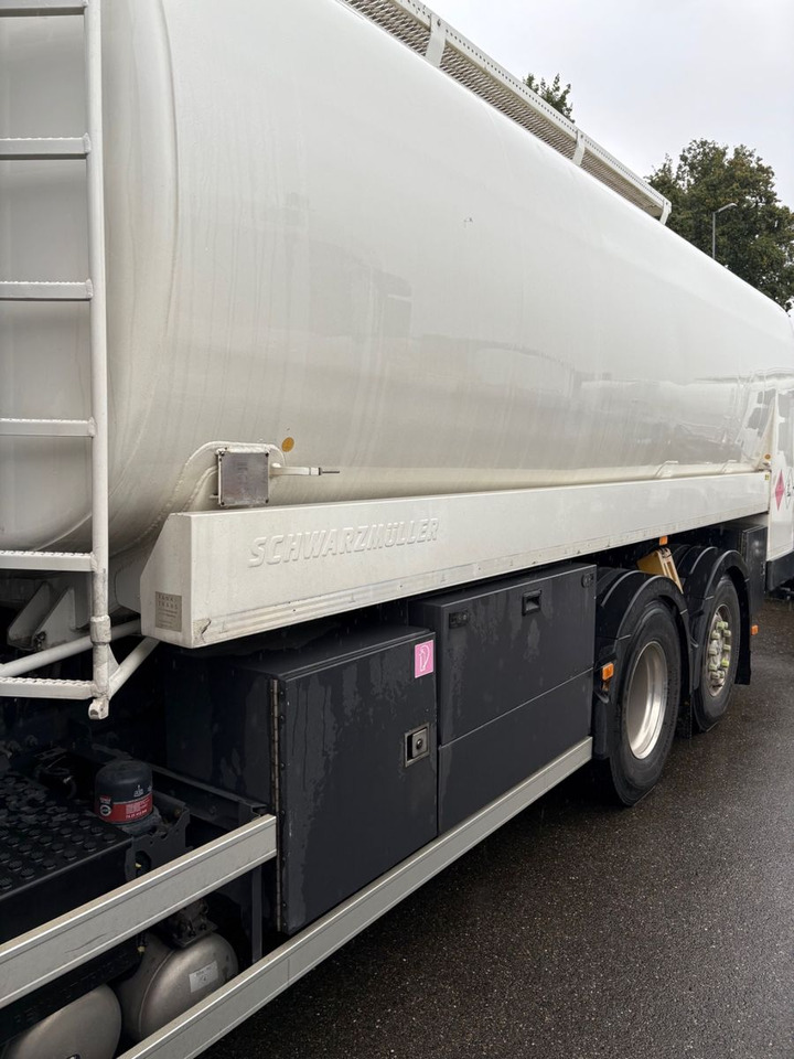 Renault T460 6x2, E6, ADR, Diesel/Benzin, Schwarzmueller - شاحنة صهريج: صورة 4 Renault T460 6x2, E6, ADR, Diesel/Benzin, Schwarzmueller - شاحنة صهريج: صورة 4