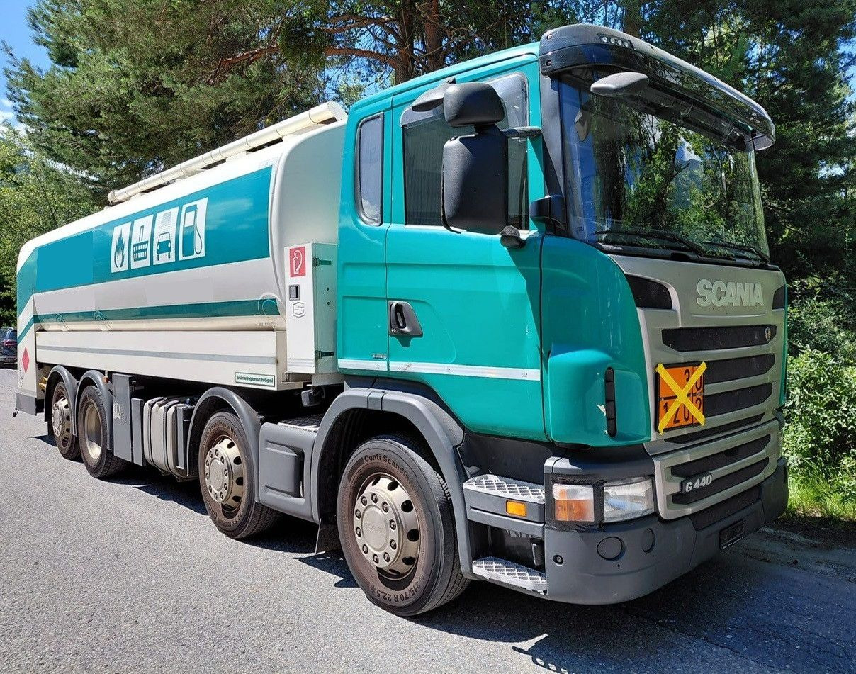 Scania G440 8x2, E5, Schwingenschloegel, 2 Kammern, ADR - شاحنة صهريج: صورة 1 Scania G440 8x2, E5, Schwingenschloegel, 2 Kammern, ADR - شاحنة صهريج: صورة 1
