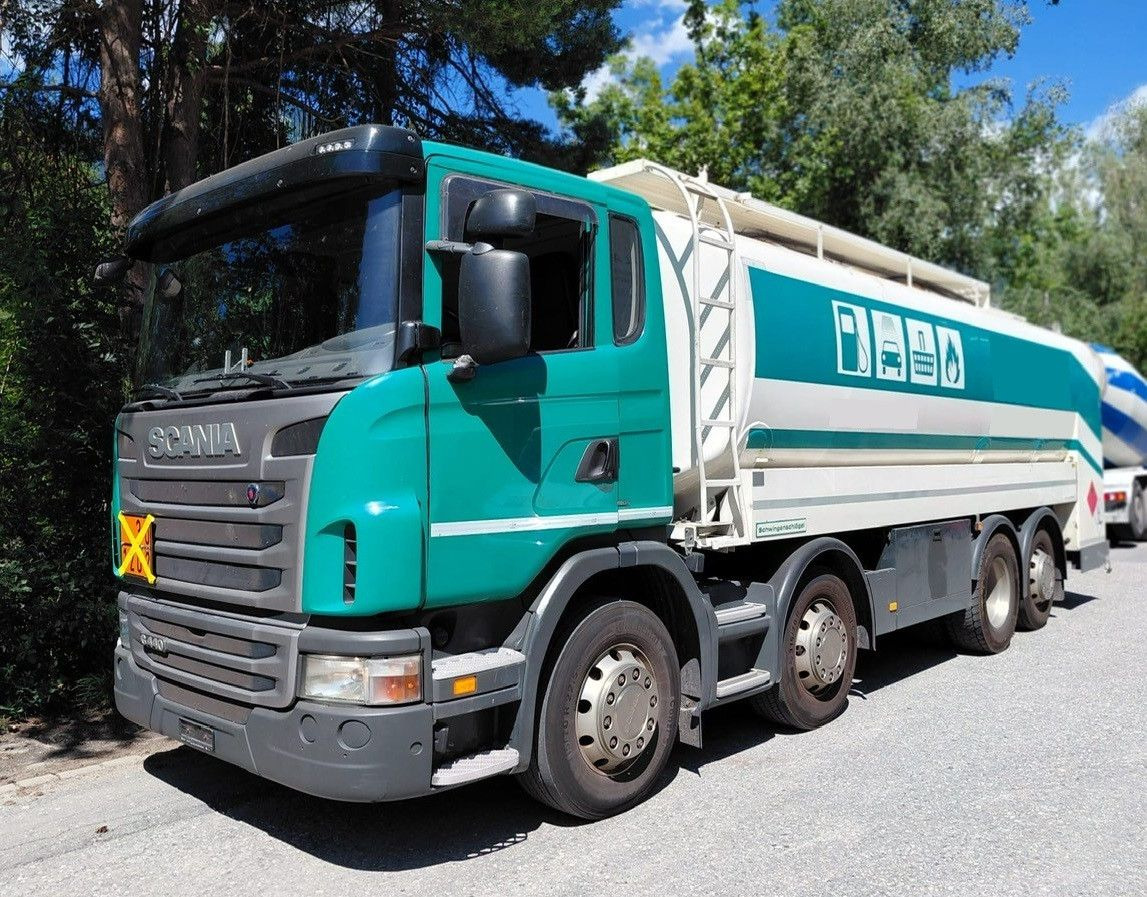 Scania G440 8x2, E5, Schwingenschloegel, 2 Kammern, ADR - شاحنة صهريج: صورة 2 Scania G440 8x2, E5, Schwingenschloegel, 2 Kammern, ADR - شاحنة صهريج: صورة 2
