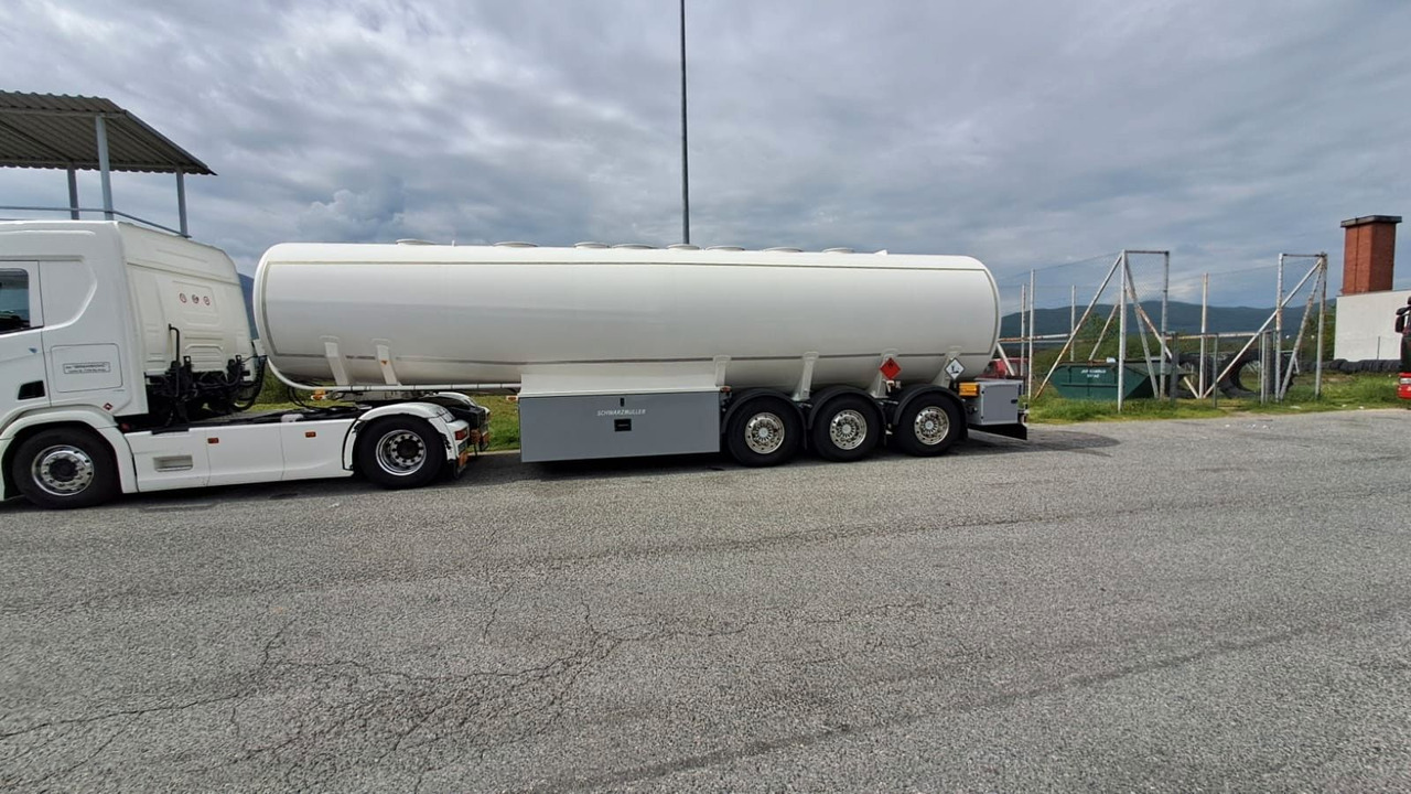 Schwarzmüller 4 Kammern, ADR, Treibstoff Fuel - نصف مقطورة صهريج: صورة 4 Schwarzmüller 4 Kammern, ADR, Treibstoff Fuel - نصف مقطورة صهريج: صورة 4