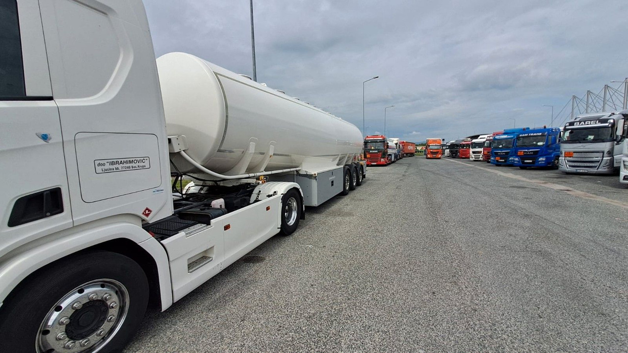 Schwarzmüller 4 Kammern, ADR, Treibstoff Fuel - نصف مقطورة صهريج: صورة 5 Schwarzmüller 4 Kammern, ADR, Treibstoff Fuel - نصف مقطورة صهريج: صورة 5