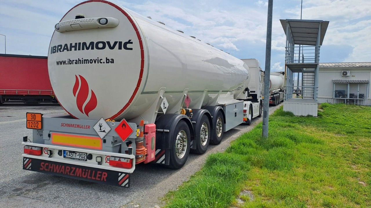 Schwarzmüller 4 Kammern, ADR, Treibstoff Fuel - نصف مقطورة صهريج: صورة 1 Schwarzmüller 4 Kammern, ADR, Treibstoff Fuel - نصف مقطورة صهريج: صورة 1