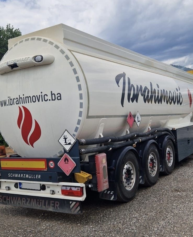 Schwarzmüller ADR, Diesel/Benzin Treibstoff, oben/unten, 3Kamm - نصف مقطورة صهريج: صورة 1 Schwarzmüller ADR, Diesel/Benzin Treibstoff, oben/unten, 3Kamm - نصف مقطورة صهريج: صورة 1
