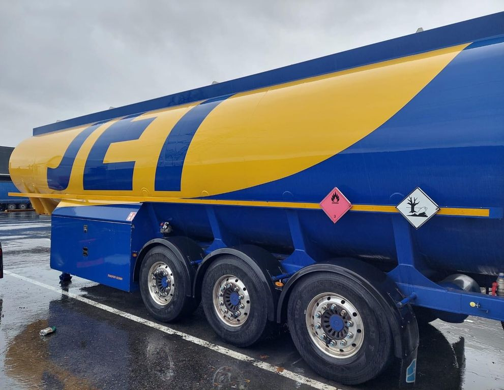 Schwarzmüller Schwingenschlögel,ADR,Diesel/Benzin, 5 Kammern - نصف مقطورة صهريج: صورة 1 Schwarzmüller Schwingenschlögel,ADR,Diesel/Benzin, 5 Kammern - نصف مقطورة صهريج: صورة 1