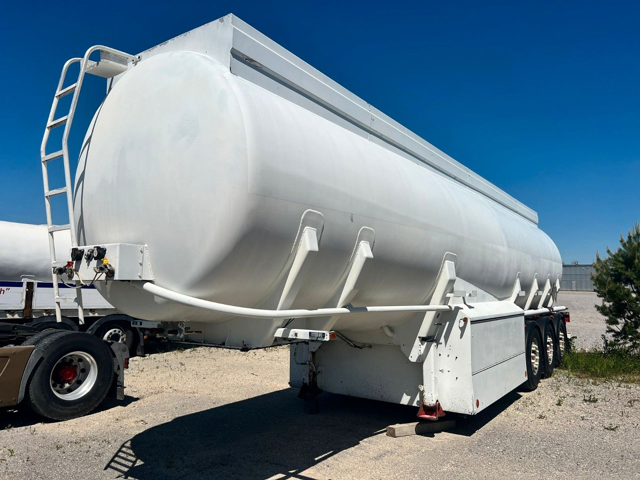 Schwarzmüller TS 3/E ADR, 6 Kammern Treibstoff Fuel - نصف مقطورة صهريج: صورة 5 Schwarzmüller TS 3/E ADR, 6 Kammern Treibstoff Fuel - نصف مقطورة صهريج: صورة 5