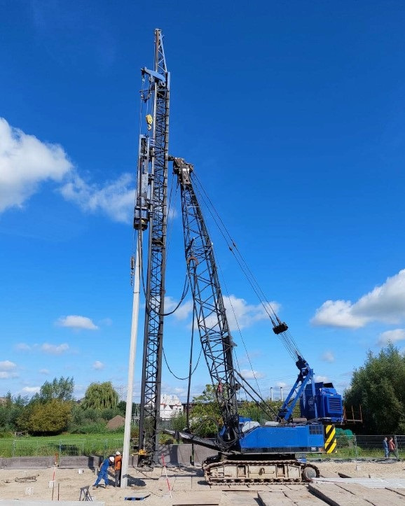 HITACHI KH300-3 PD - رافعة مجنزرة: صورة 1 HITACHI KH300-3 PD - رافعة مجنزرة: صورة 1