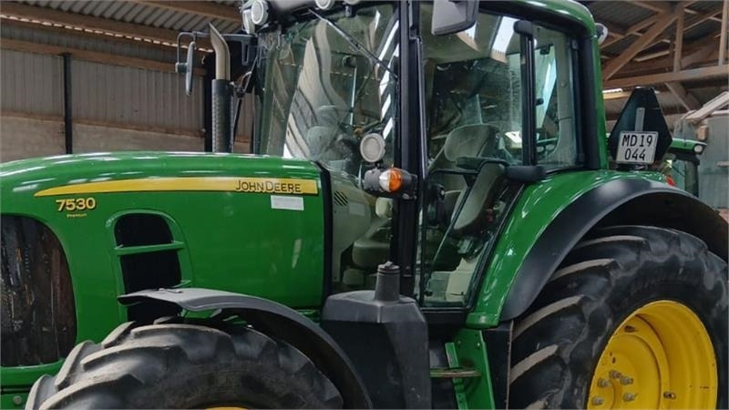 John Deere 7530 - جرار: صورة 1 John Deere 7530 - جرار: صورة 1