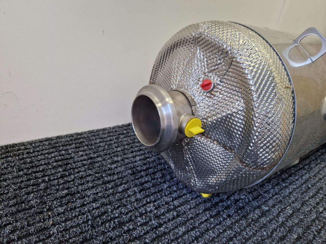 Exhaust silencer JCB 320/B6251 SCR Adblue - المحرك و قطع الغيار - آلات البناء: صورة 4 Exhaust silencer JCB 320/B6251 SCR Adblue - المحرك و قطع الغيار - آلات البناء: صورة 4