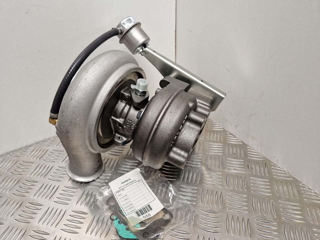 Iveco Generator Turbocharger Holset 4043994 - المحرك و قطع الغيار - آلات البناء: صورة 3 Iveco Generator Turbocharger Holset 4043994 - المحرك و قطع الغيار - آلات البناء: صورة 3