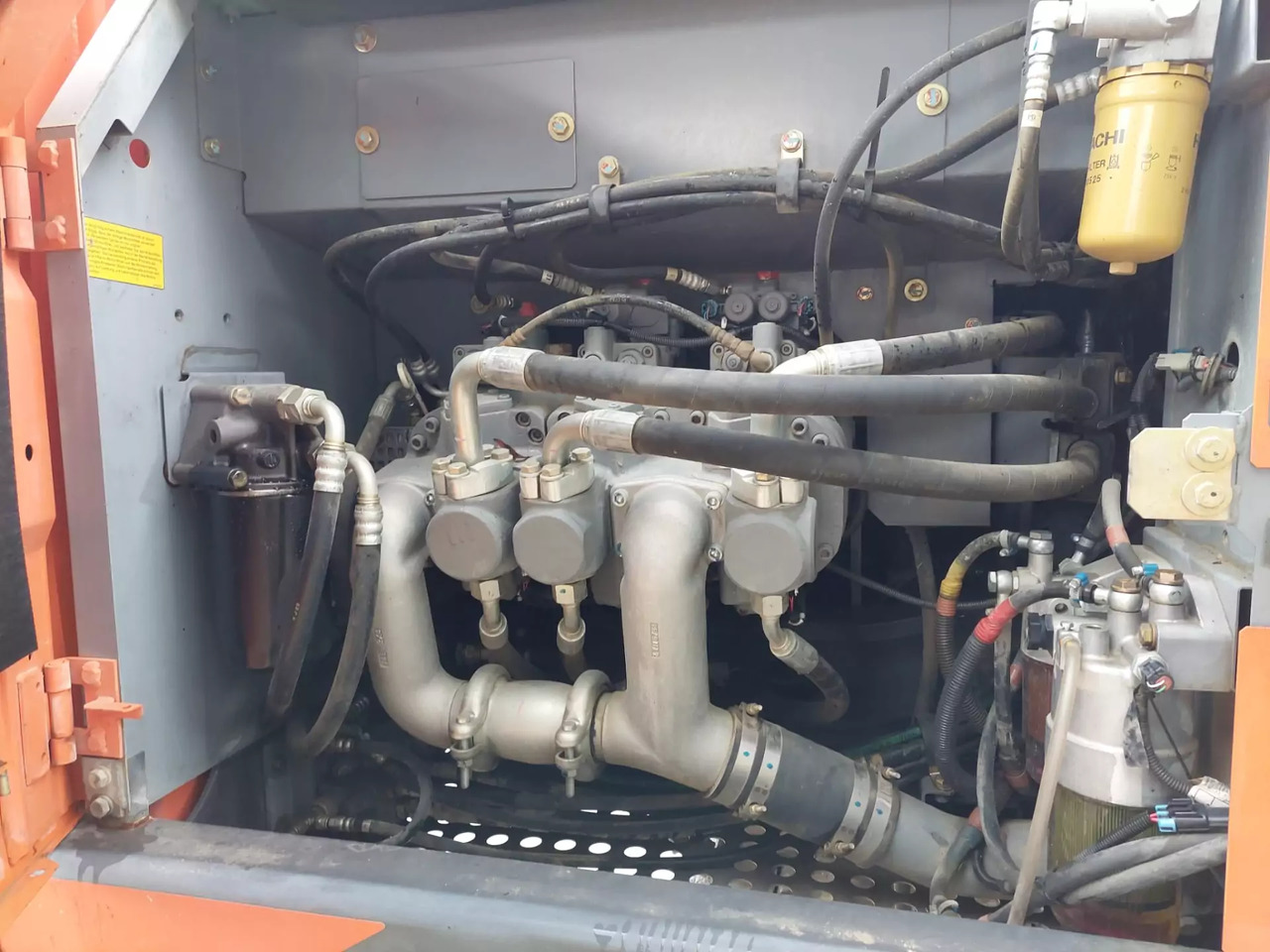 حفار زحاف 2013 Hitachi ZX 210LC: صورة 12