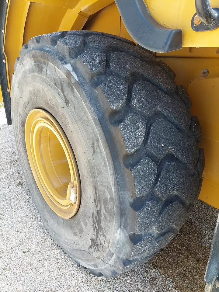 اللودر بعجل 2015 Caterpillar 966M: صورة 9