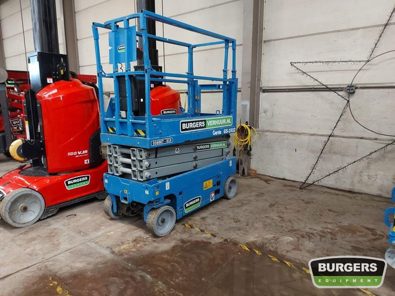 Genie GS1932 - رافعة هيدروليكية مقصية: صورة 1 Genie GS1932 - رافعة هيدروليكية مقصية: صورة 1