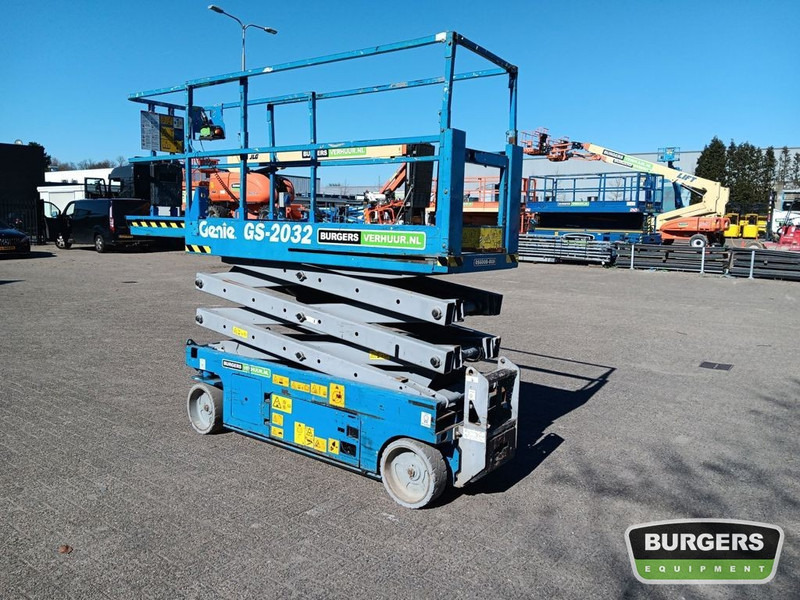 Genie GS2032 - رافعة هيدروليكية مقصية: صورة 1 Genie GS2032 - رافعة هيدروليكية مقصية: صورة 1