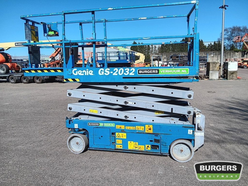 Genie GS2032 - رافعة هيدروليكية مقصية: صورة 2 Genie GS2032 - رافعة هيدروليكية مقصية: صورة 2