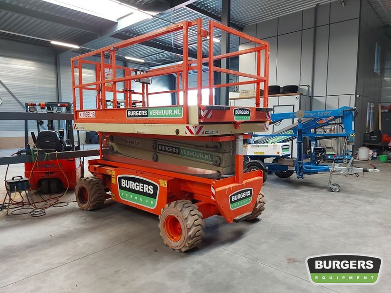 HOLLANDLIFT X-105EL18 - رافعة هيدروليكية مقصية: صورة 2 HOLLANDLIFT X-105EL18 - رافعة هيدروليكية مقصية: صورة 2
