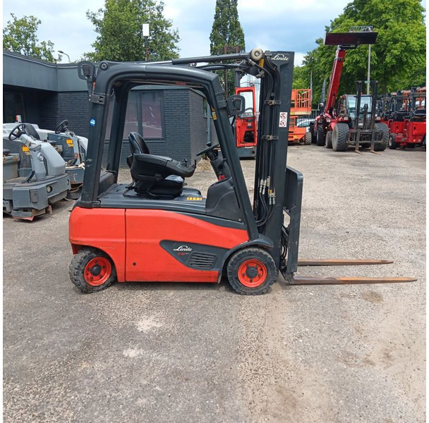 Linde E16P - رافعة شوكية كهربائية: صورة 2 Linde E16P - رافعة شوكية كهربائية: صورة 2