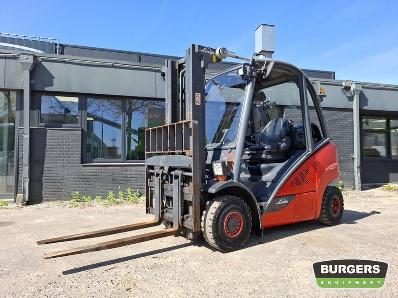 Linde H25T - رافعة شوكية تعمل بالغاز: صورة 1 Linde H25T - رافعة شوكية تعمل بالغاز: صورة 1