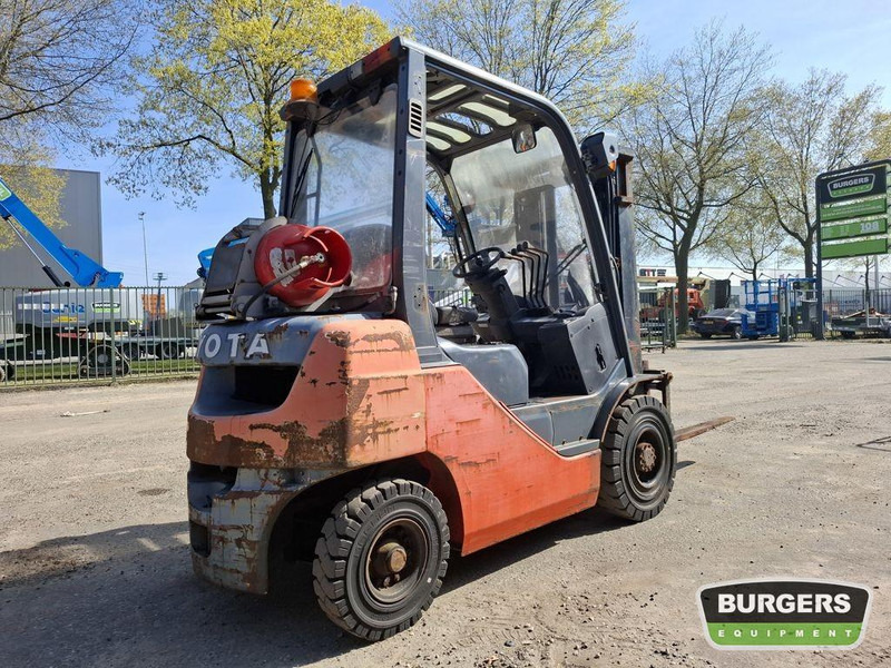 Toyota 02-8FGF20 - رافعة شوكية تعمل بالغاز: صورة 3 Toyota 02-8FGF20 - رافعة شوكية تعمل بالغاز: صورة 3