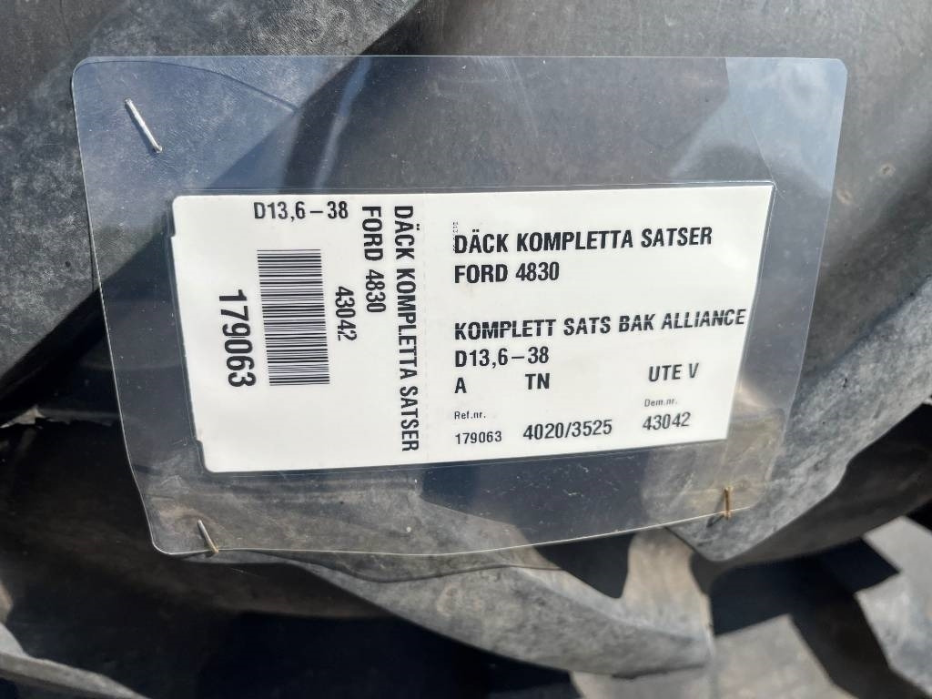 Alliance 13,6-38 Däck På Ford fälg  - إطارات - الآلات الزراعية: صورة 2 Alliance 13,6-38 Däck På Ford fälg  - إطارات - الآلات الزراعية: صورة 2