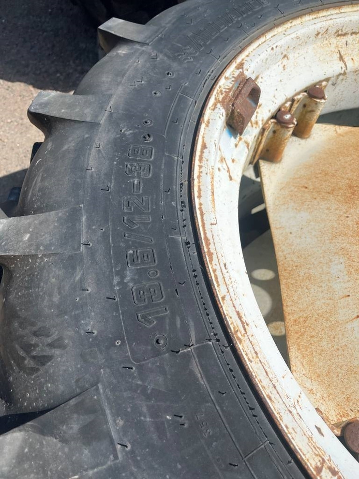 Alliance 13,6-38 Däck På Ford fälg  - إطارات - الآلات الزراعية: صورة 4 Alliance 13,6-38 Däck På Ford fälg  - إطارات - الآلات الزراعية: صورة 4