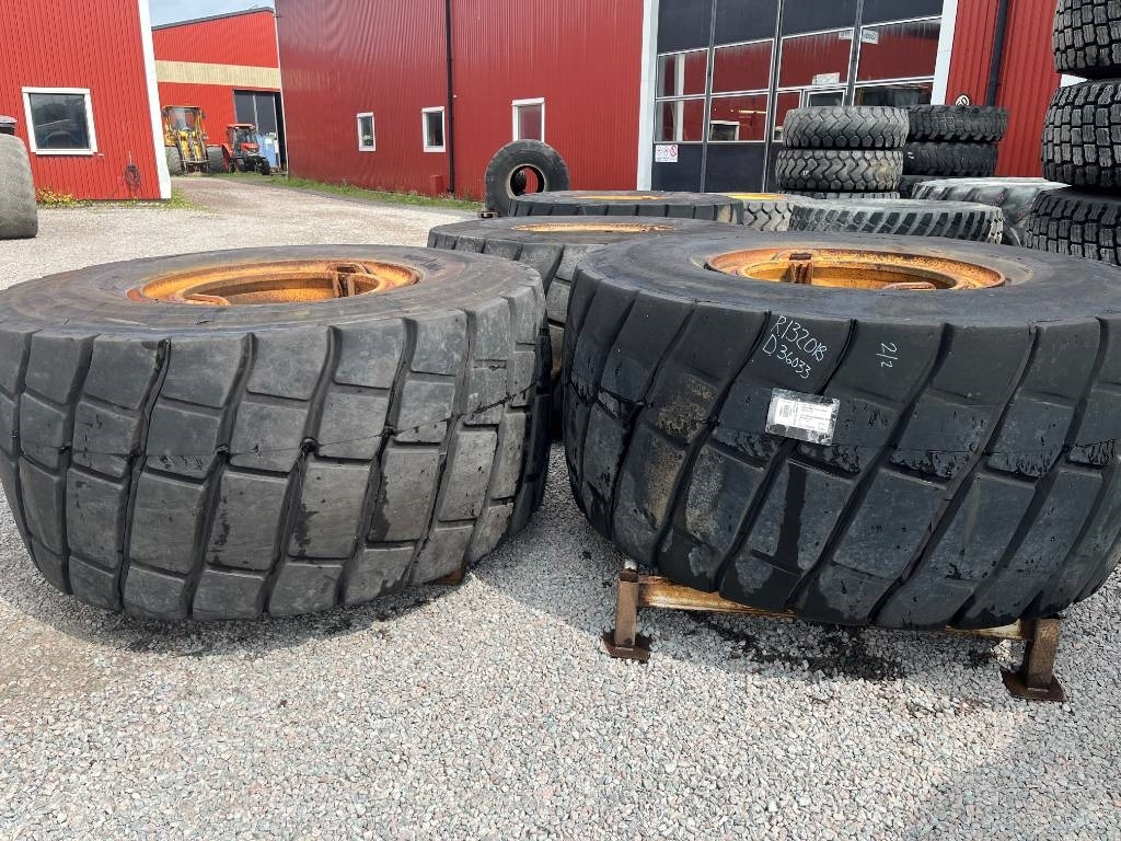 Bridgestone Regummerade 875/65R29 på Volvo L220 fälg - عجلات: صورة 2 Bridgestone Regummerade 875/65R29 på Volvo L220 fälg - عجلات: صورة 2