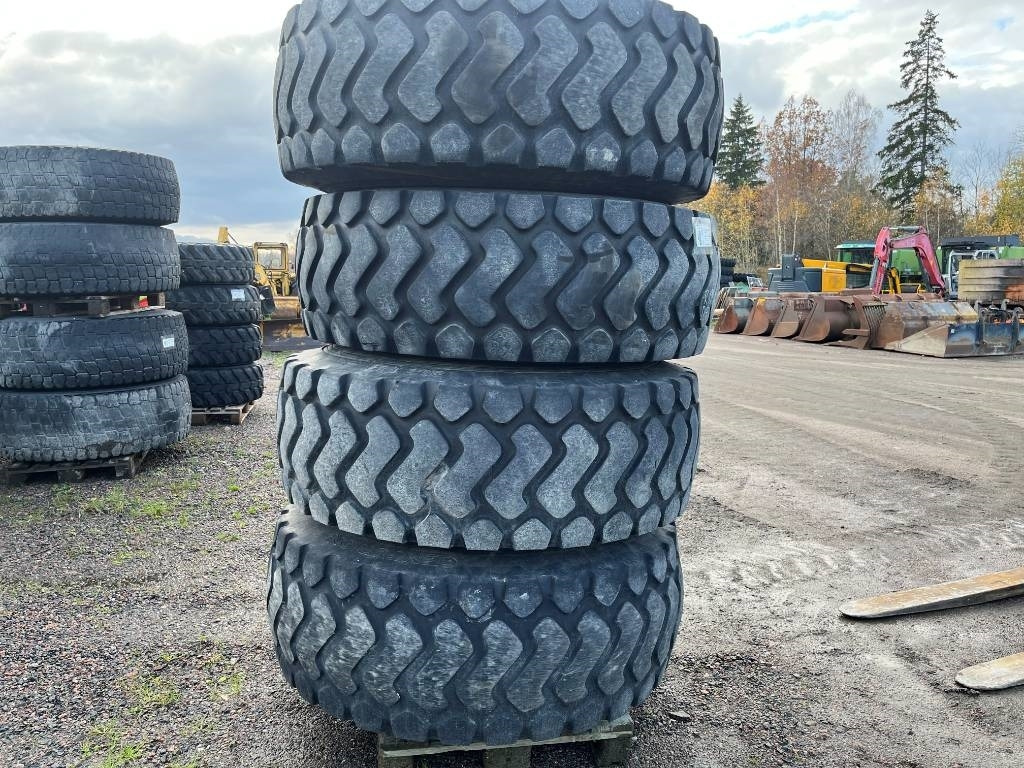 Däck på fälg 20,5-R25 Volvo L70 , 6300 , L90 - إطارات - آلات البناء: صورة 4 Däck på fälg 20,5-R25 Volvo L70 , 6300 , L90 - إطارات - آلات البناء: صورة 4