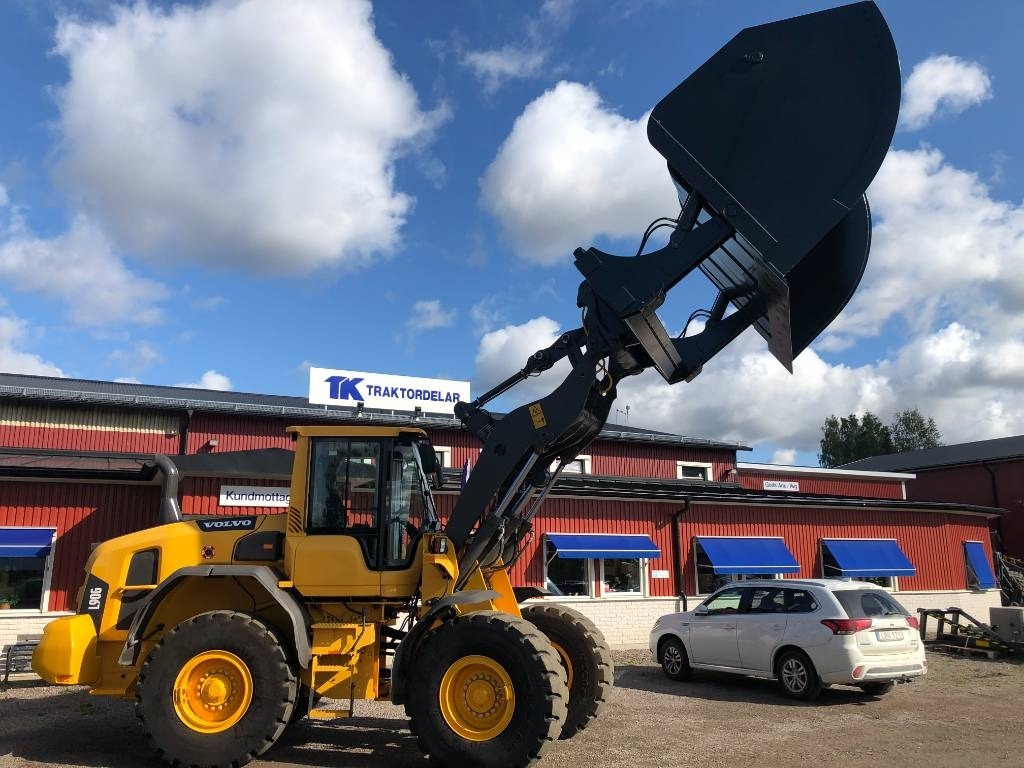 Högtippskopa / Hightipp bucket 9 Kubik - بكت شيول - آلات البناء: صورة 1 Högtippskopa / Hightipp bucket 9 Kubik - بكت شيول - آلات البناء: صورة 1