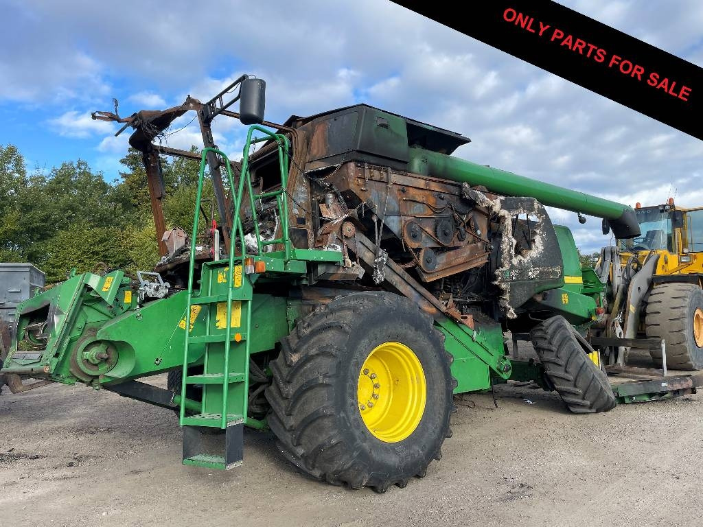 John Deere T 550 Dismantled. Only spare parts - حصادة موحَّدة: صورة 1 John Deere T 550 Dismantled. Only spare parts - حصادة موحَّدة: صورة 1