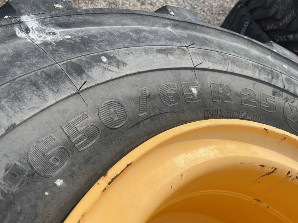 Michelin 650/65R25 Volvo L90 E , F , G , H - عجلات: صورة 3 Michelin 650/65R25 Volvo L90 E , F , G , H - عجلات: صورة 3