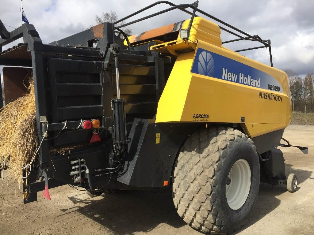 New Holland BB9090 Damaged / Skadad - مكبس البالات المستطيله: صورة 5 New Holland BB9090 Damaged / Skadad - مكبس البالات المستطيله: صورة 5