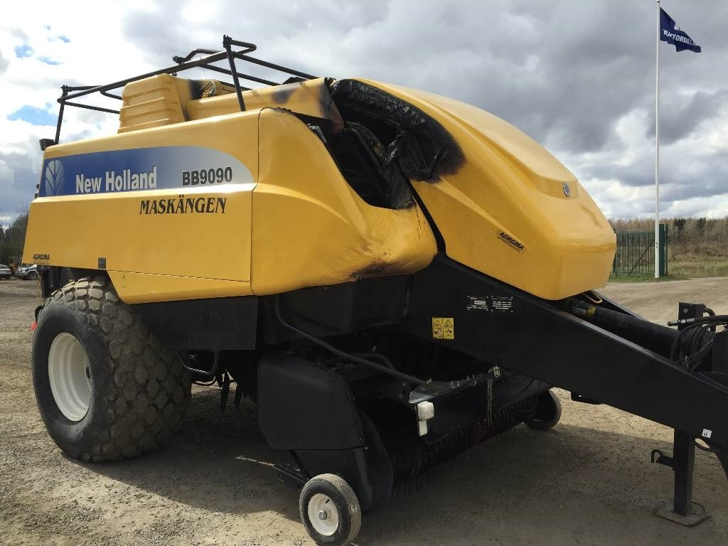 New Holland BB9090 Damaged / Skadad - مكبس البالات المستطيله: صورة 4 New Holland BB9090 Damaged / Skadad - مكبس البالات المستطيله: صورة 4