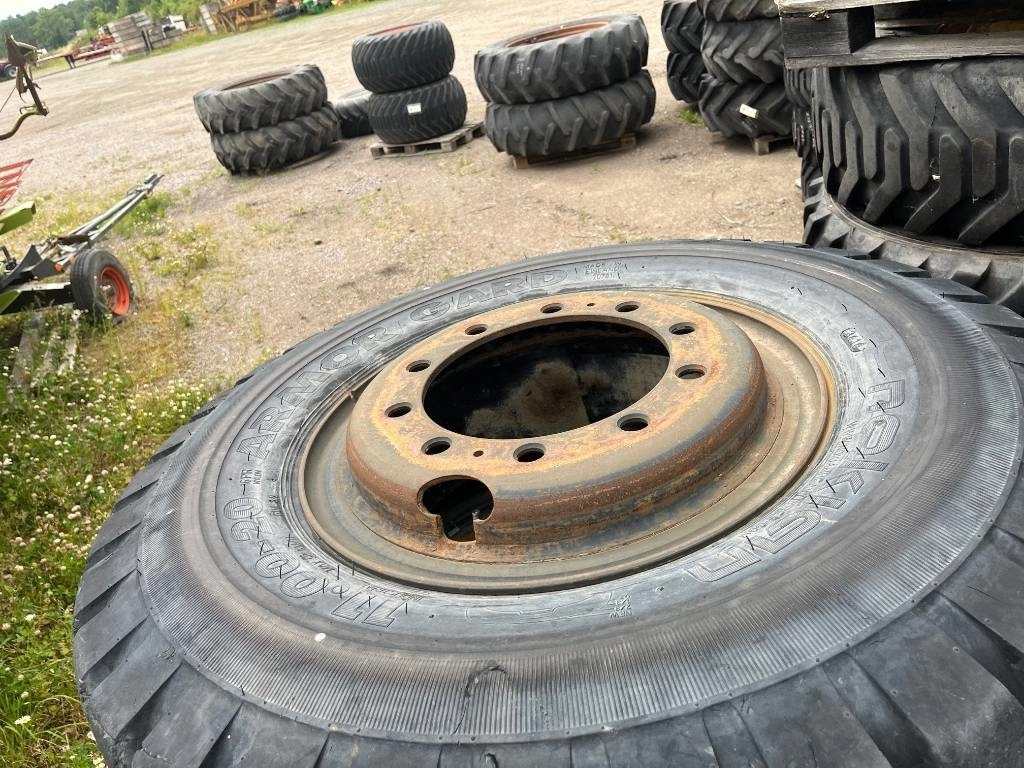 Nokian 11,00-20 till Cat 316 D - إطارات - آلات البناء: صورة 3 Nokian 11,00-20 till Cat 316 D - إطارات - آلات البناء: صورة 3