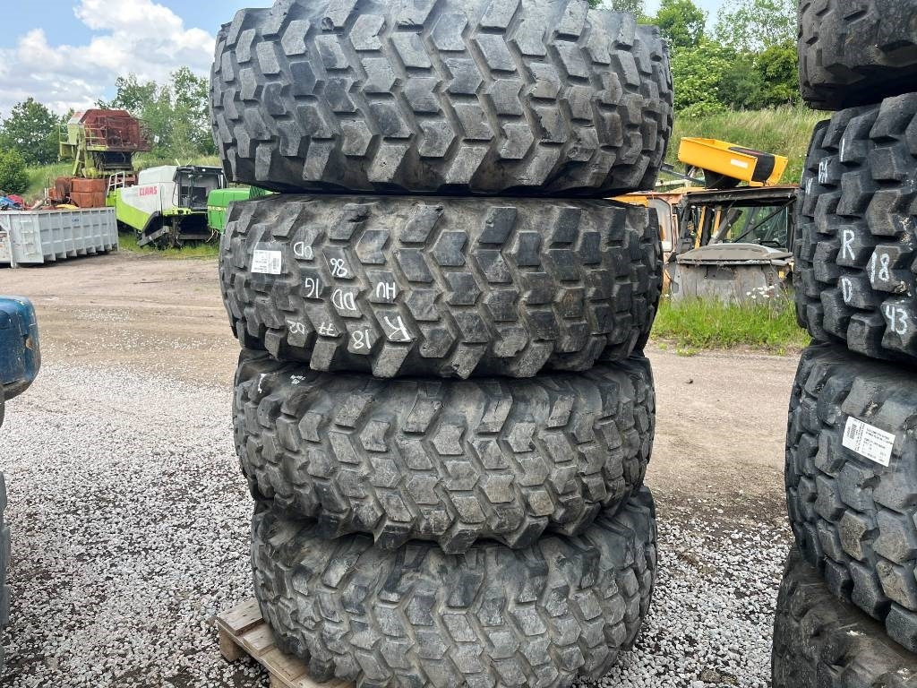 Nokian Industrial 18,4 B 30 Huddig 860 D - عجلات: صورة 1 Nokian Industrial 18,4 B 30 Huddig 860 D - عجلات: صورة 1