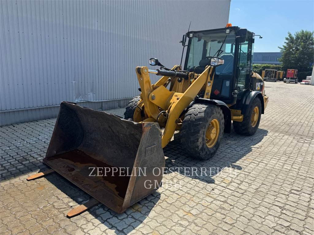 CAT 906H2 - اللودر بعجل: صورة 1 CAT 906H2 - اللودر بعجل: صورة 1