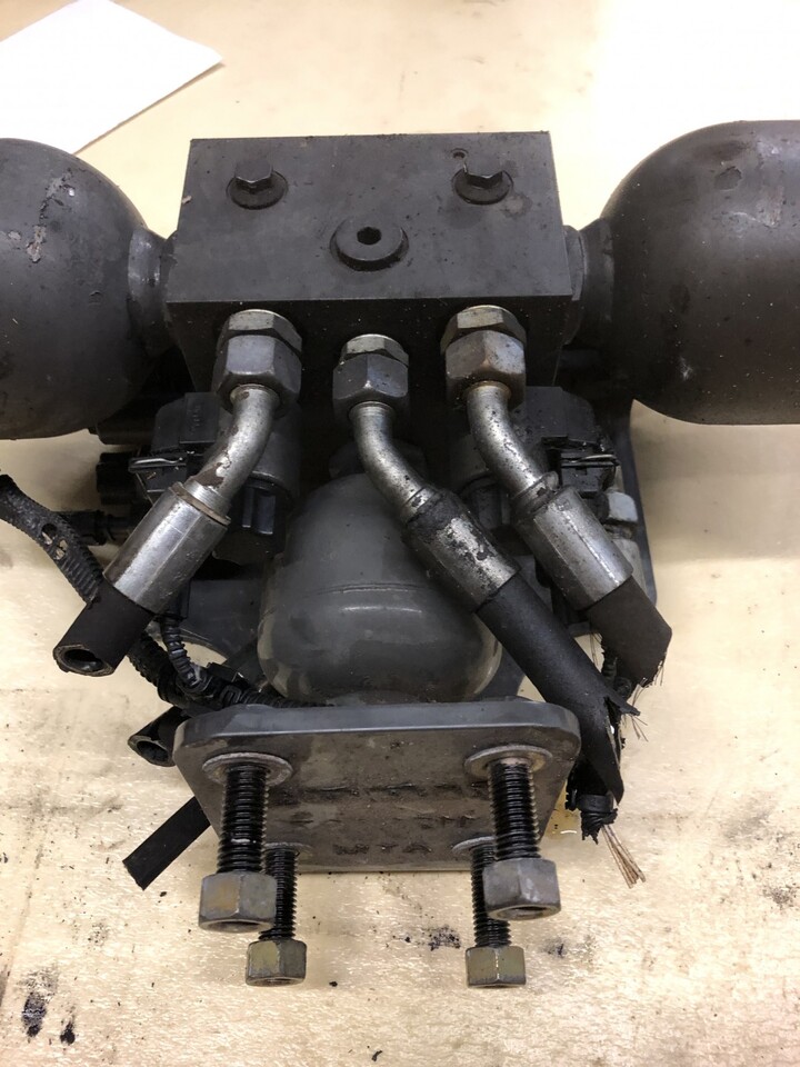 Claas Arion-amortyzacja osi/Claas Arion 620 - تعليق - الآلات الزراعية: صورة 3 Claas Arion-amortyzacja osi/Claas Arion 620 - تعليق - الآلات الزراعية: صورة 3