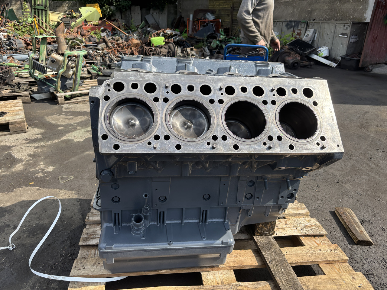 Claas Mercedes OM502LA 942.992 390kW słupek silnika - حاجز الاسطوانة: صورة 2 Claas Mercedes OM502LA 942.992 390kW słupek silnika - حاجز الاسطوانة: صورة 2