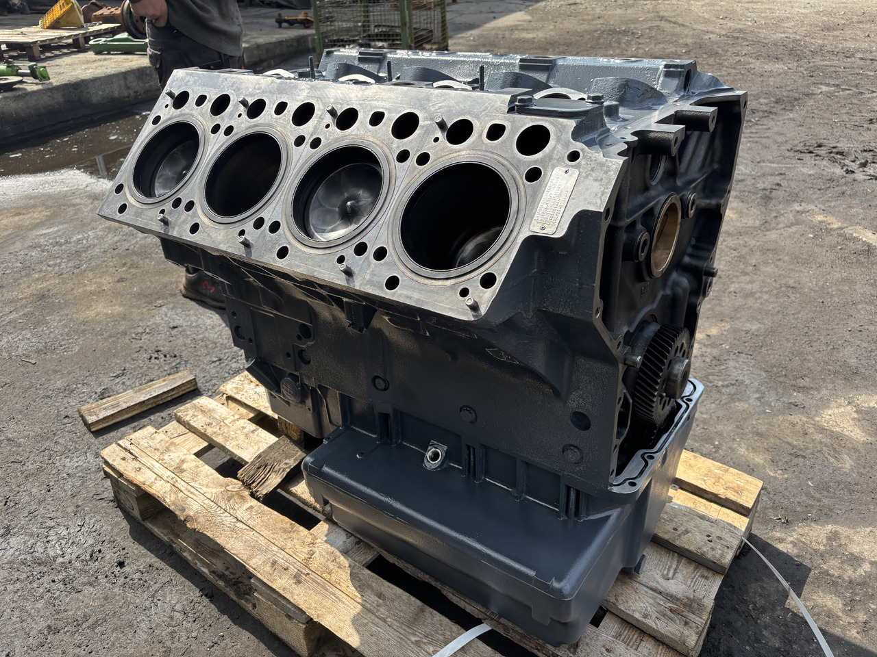 Claas Mercedes OM502LA 942.992 390kW słupek silnika - حاجز الاسطوانة: صورة 1 Claas Mercedes OM502LA 942.992 390kW słupek silnika - حاجز الاسطوانة: صورة 1