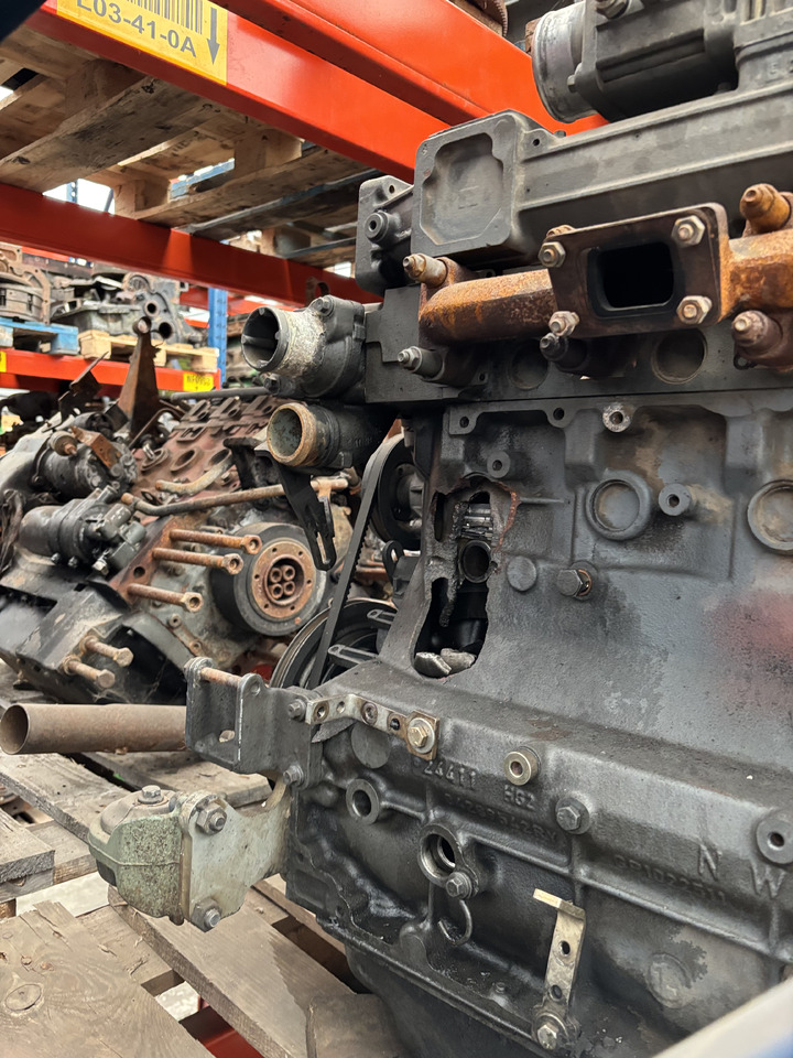 DEUTZ TCD 2012 L4 2V TCD2012L42V - المحرك و قطع الغيار - الآلات الزراعية: صورة 2 DEUTZ TCD 2012 L4 2V TCD2012L42V - المحرك و قطع الغيار - الآلات الزراعية: صورة 2