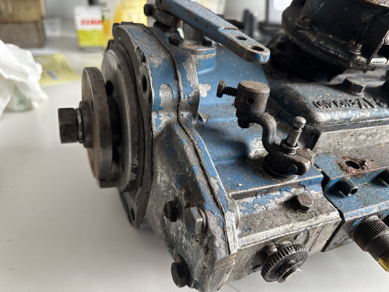Ford TW25 - pompa wtryskowa paliwa - مضخة وقود - الآلات الزراعية: صورة 2 Ford TW25 - pompa wtryskowa paliwa - مضخة وقود - الآلات الزراعية: صورة 2