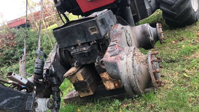Harwester Valmet 911 Komatsu - Most Napędowy Tandem - المحور و قطع الغيار - الآلات الزراعية: صورة 2 Harwester Valmet 911 Komatsu - Most Napędowy Tandem - المحور و قطع الغيار - الآلات الزراعية: صورة 2