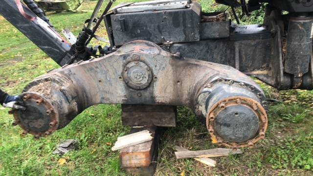 Harwester Valmet 911 Komatsu - Most Napędowy Tandem - المحور و قطع الغيار - الآلات الزراعية: صورة 3 Harwester Valmet 911 Komatsu - Most Napędowy Tandem - المحور و قطع الغيار - الآلات الزراعية: صورة 3