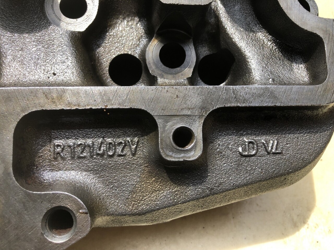 John Deere-głowica/John Deere 6210 6310 - Nr R121402V - رأس المحرك - الآلات الزراعية: صورة 2 John Deere-głowica/John Deere 6210 6310 - Nr R121402V - رأس المحرك - الآلات الزراعية: صورة 2