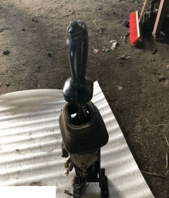 Joystick Liebherr L566 - الكابينة والداخلية - الآلات الزراعية: صورة 1 Joystick Liebherr L566 - الكابينة والداخلية - الآلات الزراعية: صورة 1