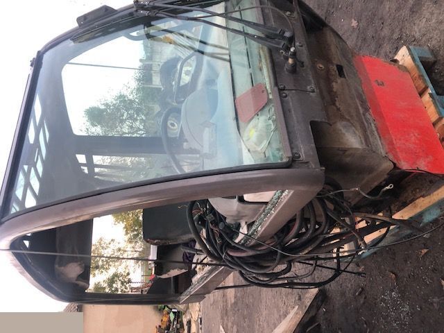 Manitou - Kabina - كابينة - الآلات الزراعية: صورة 5 Manitou - Kabina - كابينة - الآلات الزراعية: صورة 5