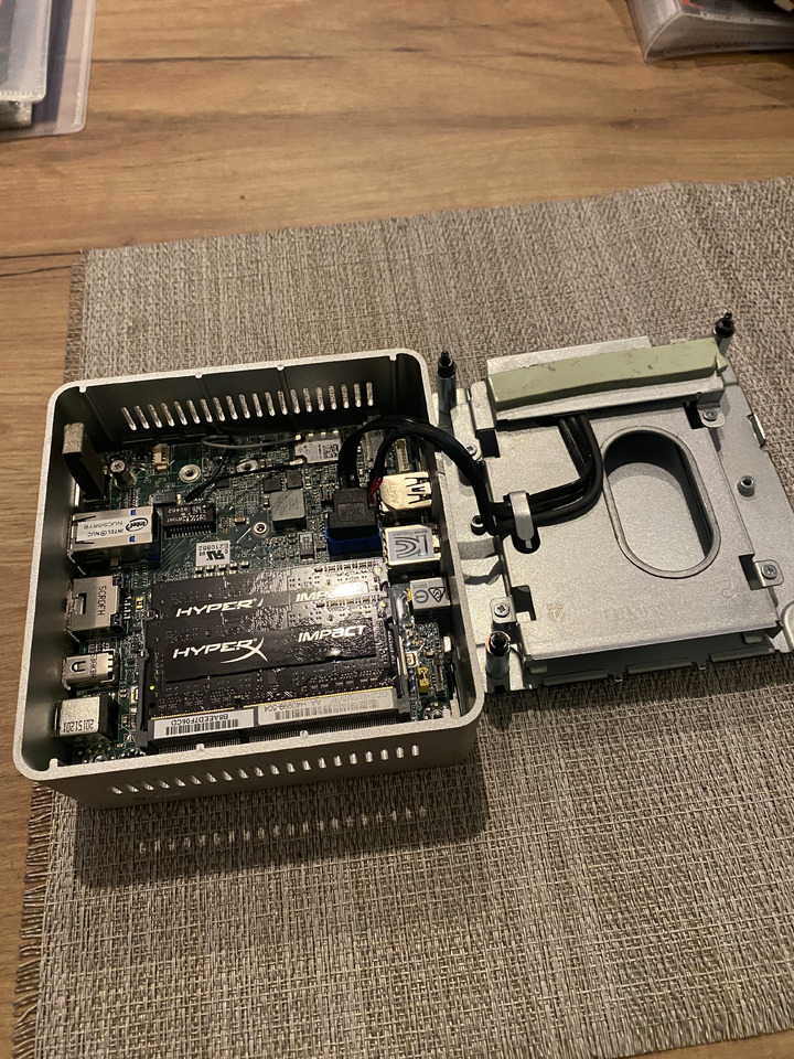 Mikrokomputer Mini PC Intel NUC5i5RYH - الأدوات والمعدات: صورة 4 Mikrokomputer Mini PC Intel NUC5i5RYH - الأدوات والمعدات: صورة 4
