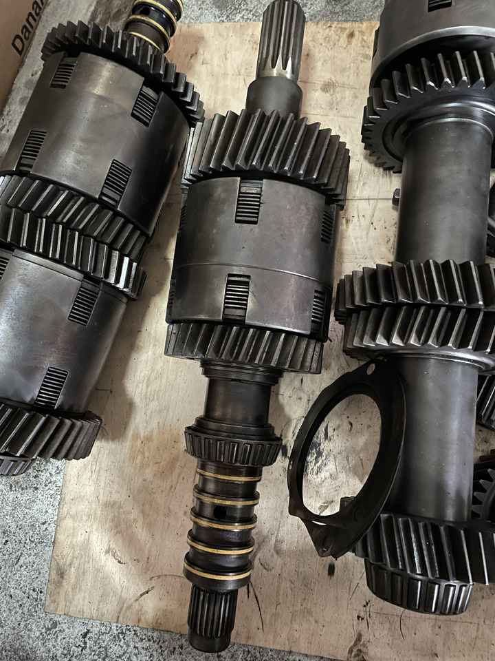 New Holland T8 Case Magnum - kosze skrzyni biegów - علبة التروس و قطع الغيار - الآلات الزراعية: صورة 2 New Holland T8 Case Magnum - kosze skrzyni biegów - علبة التروس و قطع الغيار - الآلات الزراعية: صورة 2