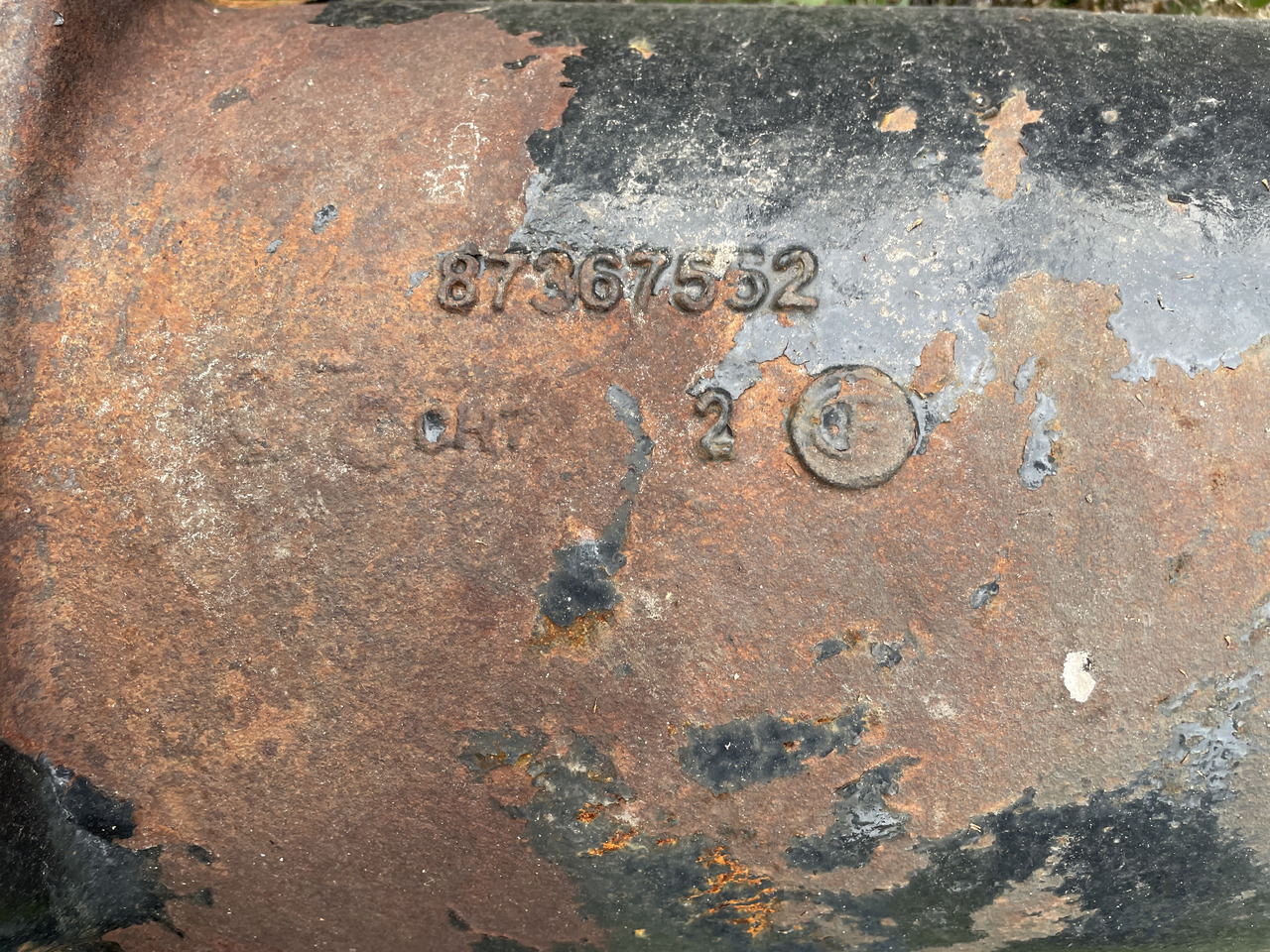 New Holland T8040 Case Magnum 310 - części - obudowa osi 87367552 - المحور و قطع الغيار - جرار: صورة 3 New Holland T8040 Case Magnum 310 - części - obudowa osi 87367552 - المحور و قطع الغيار - جرار: صورة 3